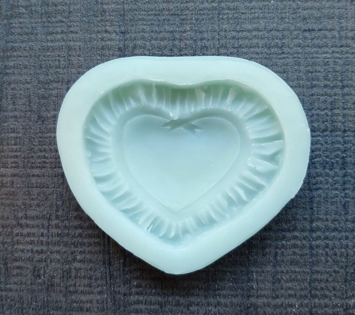 Ruffled Ceramic Soap Dish